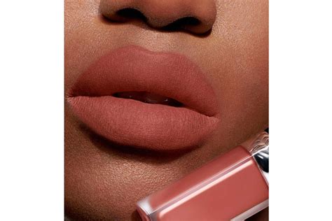 Rouge Dior Forever Liquid: Batom Dior à prova de transferência